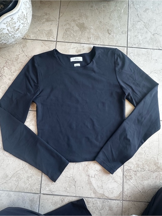 Aritzia Tops - Babaton Black Long-Sleeve Crewneck Top